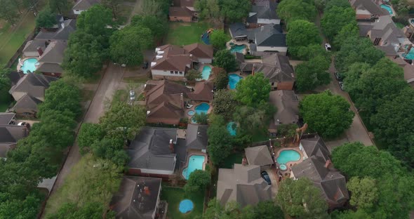 Aerial view of affluent homes in Houston, Texas alt