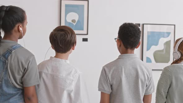 Children Using Audio Guide in Gallery alt