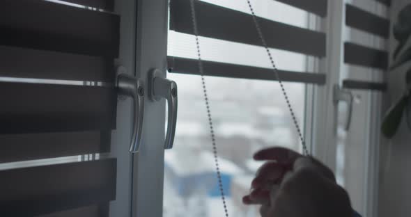 Man Installing Cassette Roller Blinds on Windows alt
