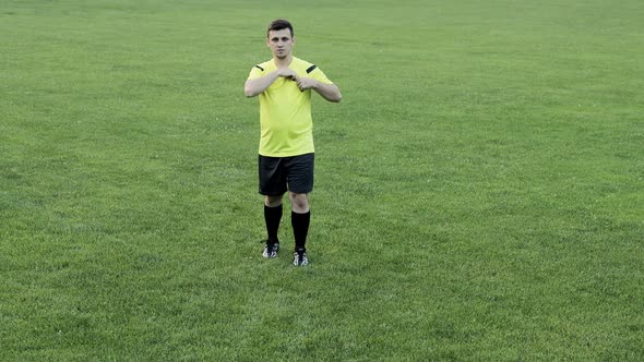 After watching the VAR, the referee canceling the yellow card and handing the red card. alt