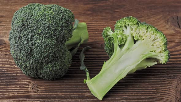  Fresh broccoli on the wooden table