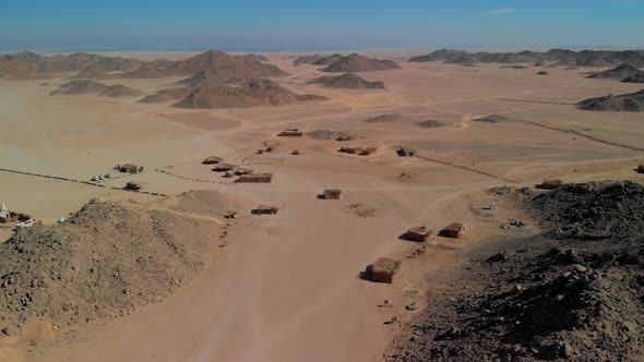 Top view of the Sahara desert, desert mountains. Wooden Bedouin houses. Sands. alt