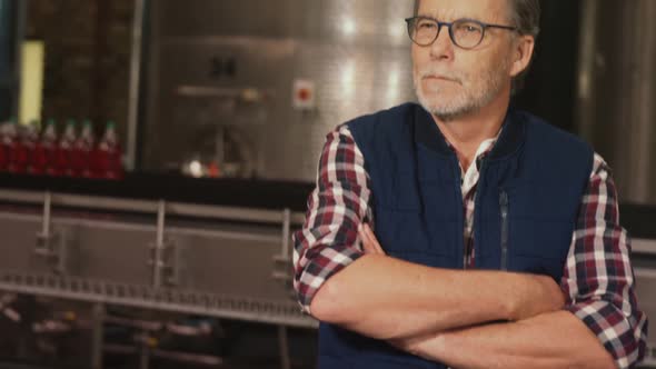 Male worker standing with arms crossed alt
