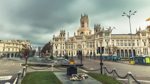 Cibeles Madrid Traffic Timelapse 4K alt