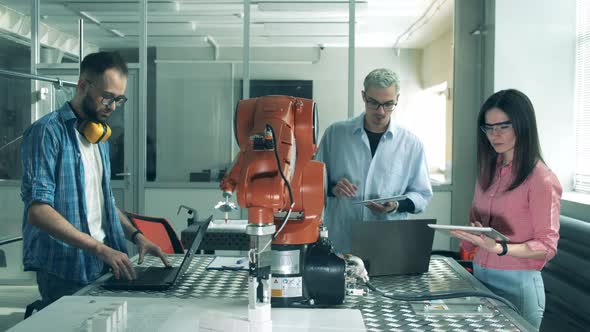 Robotics Engineers Are Working with an Innovative Robotic Mechanism alt