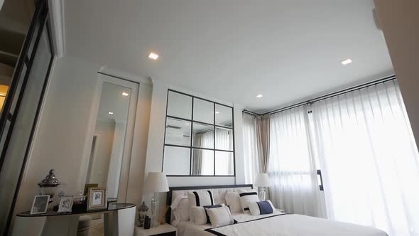 Black and White Elegant Bedroom Decoration alt