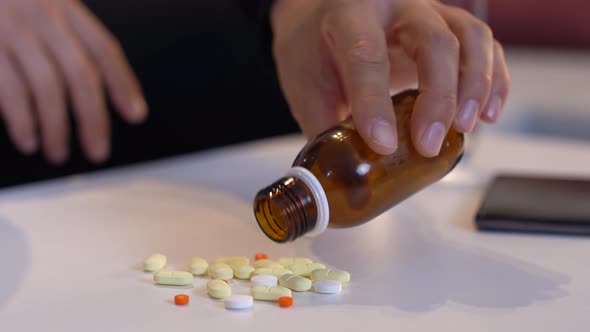 Suicide attempt, pills. alt