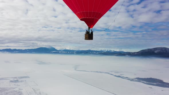 Hot Air Balloon in the Winter alt