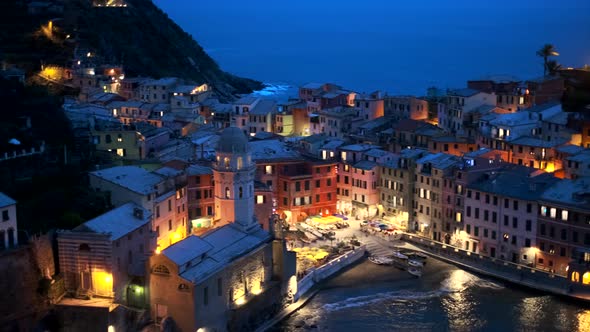 Vernazza Village, Cinque Terre, Liguria, Italy alt