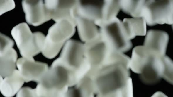 Soft Marshmelow Fly Into The Frame alt