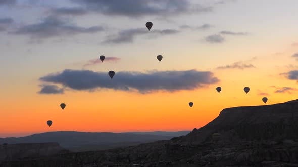 Hot Air Balloons Festival in The Cloudless Still Sky Before Sunrise in The Morning alt