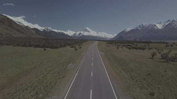Road to Mt Cook in New Zealand