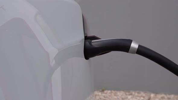 Charging an Electric Car 01 alt