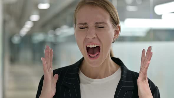 Portrait of Disappointed Businesswoman Screaming  alt