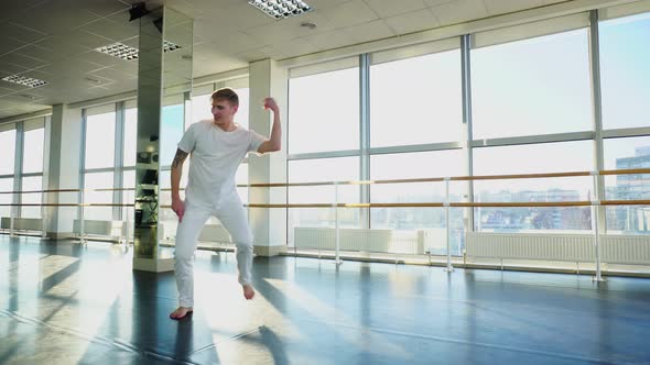  Rehabilitation Specialist in Sportswear Dance During Photoshoot in Gym