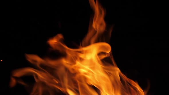 980510 Bonefire, Fire flames in campfire, campsite at Masai Mara Park, Kenya, slow motion alt