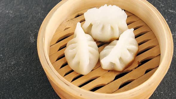 Steamed dumplings in bamboo steamer alt