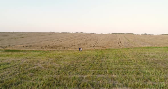 Young Farmers Discussing At Maize Field alt