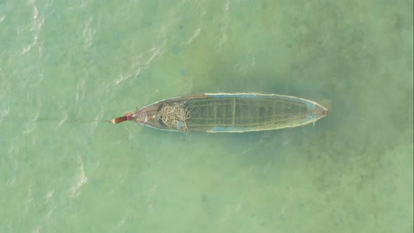 The Long Tailed Boat Sank Under The Sea  2