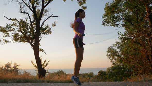 Girl Is Jumping Rope Park alt