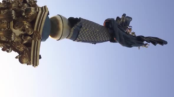 Monument on Independence Square in Kyiv Ukraine alt