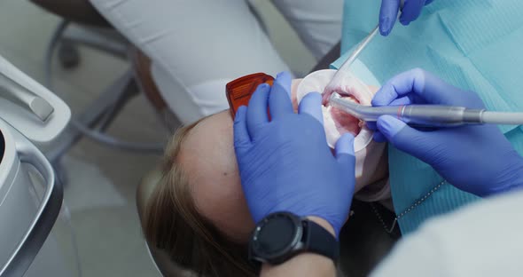 Dental Treatment in a Modern Dental Clinic alt