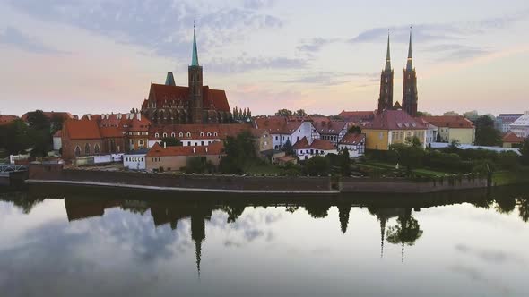 Aerial Footage of Wroclaw, European Capital of Culture. Center alt