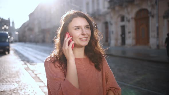 Confident Caucasian Walking in City Speaking on Phone Outdoors Brunette Woman Using Smartphone alt