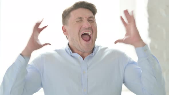 Portrait of Man Shouting, Screaming alt