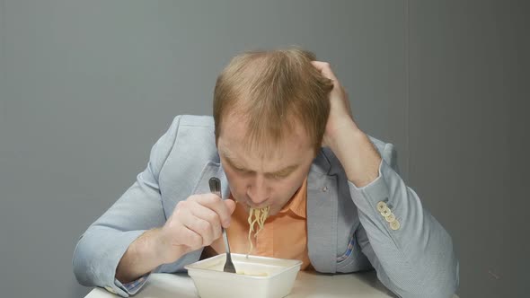 a Man Without Desire Eats Instant Noodles