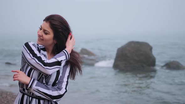 Vacation Luxury Travel Tourist Woman Enjoying Freedom alt