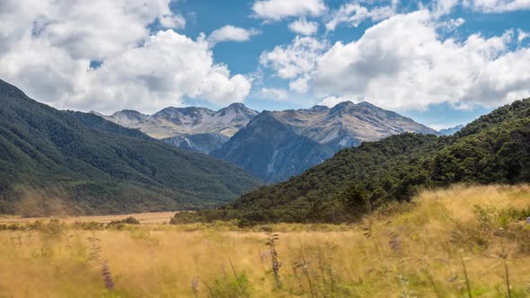 Beautiful Sunny Day in Alps Mountains Landscape in Wild Nature of New Zealand alt