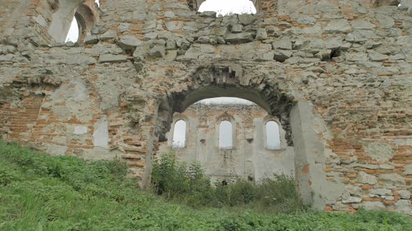 Hrymailiv synagogue ruins alt