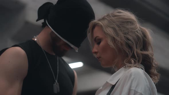 Young woman in love with a blind guy alt