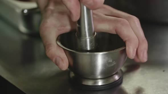 Grinding Pepper with Pestle alt