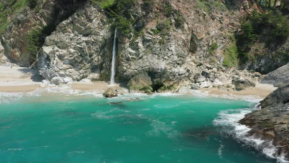 World Famous Waterfall Landmark Cinematic Fall on Beautiful Big Sur Shore USA alt