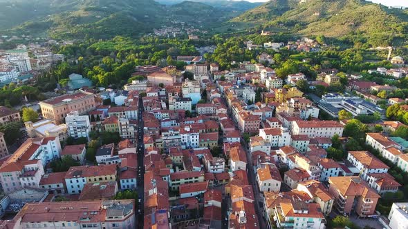 Renting a Hotel and Rooms for Business Meetings in the Summer in the Mountains alt