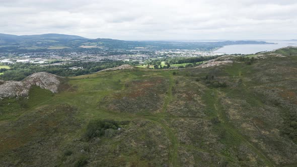 Revealing Shot Of The Scenic Bray Town Landscape And Golf Course From The Bray Head Mountain In Wick alt