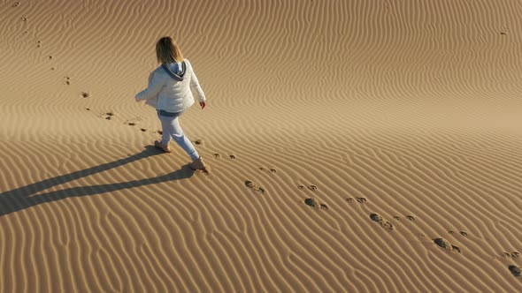  Slow Motion Aerial View of Woman Walking By the Peak of Sand Dune, USA Nature alt