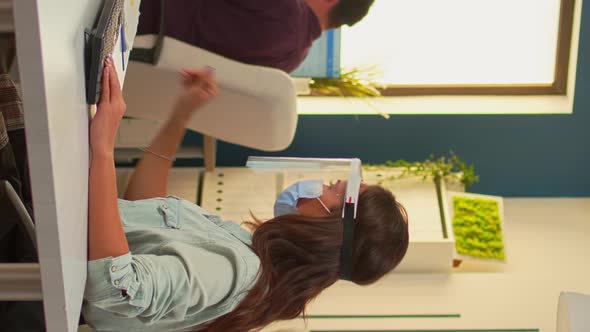 Vertical Video Multyethnic Group of Businesspeople with Masks Helping Each Other alt