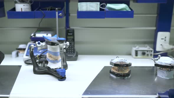 Dental gypsum model mould in parallelometers alt