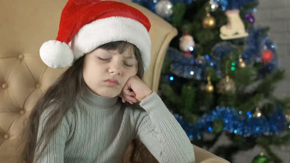 Child Stay at Home at Christmas in Loneliness alt