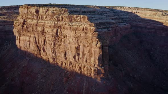 Aerial shot of the cliffs along the edge of Cedar Mesa in Southern Utah alt