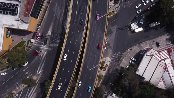 Top down view of traffic in a high pass in Mexico City alt