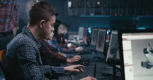 Students Learning 3D Design alt