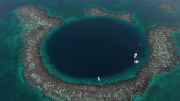 High Top Drone View Yachts Inside Great Blue Hole Giant Marine Sinkhole Belize