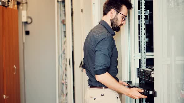 Render Farm Administration Server.It Specialist On Webhosting Network Room Terminal Cloud Storage. alt