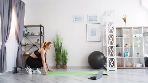 Sport at Home Internet Workout Woman Stretching alt
