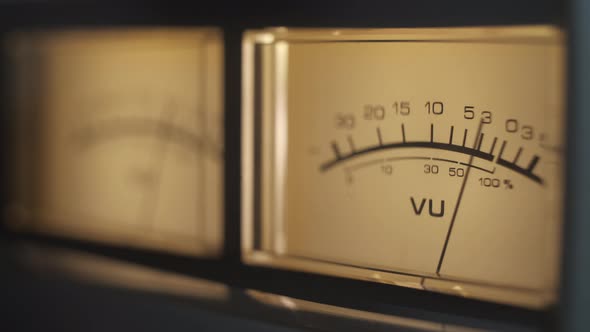 Audio Signal Levels Monitoring Audio Console on Classic Sound Amplifier alt