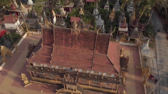 Majestic Golden Temple, Buddhist temple in Phnom Penh, Cambodia. Establishing shot  alt